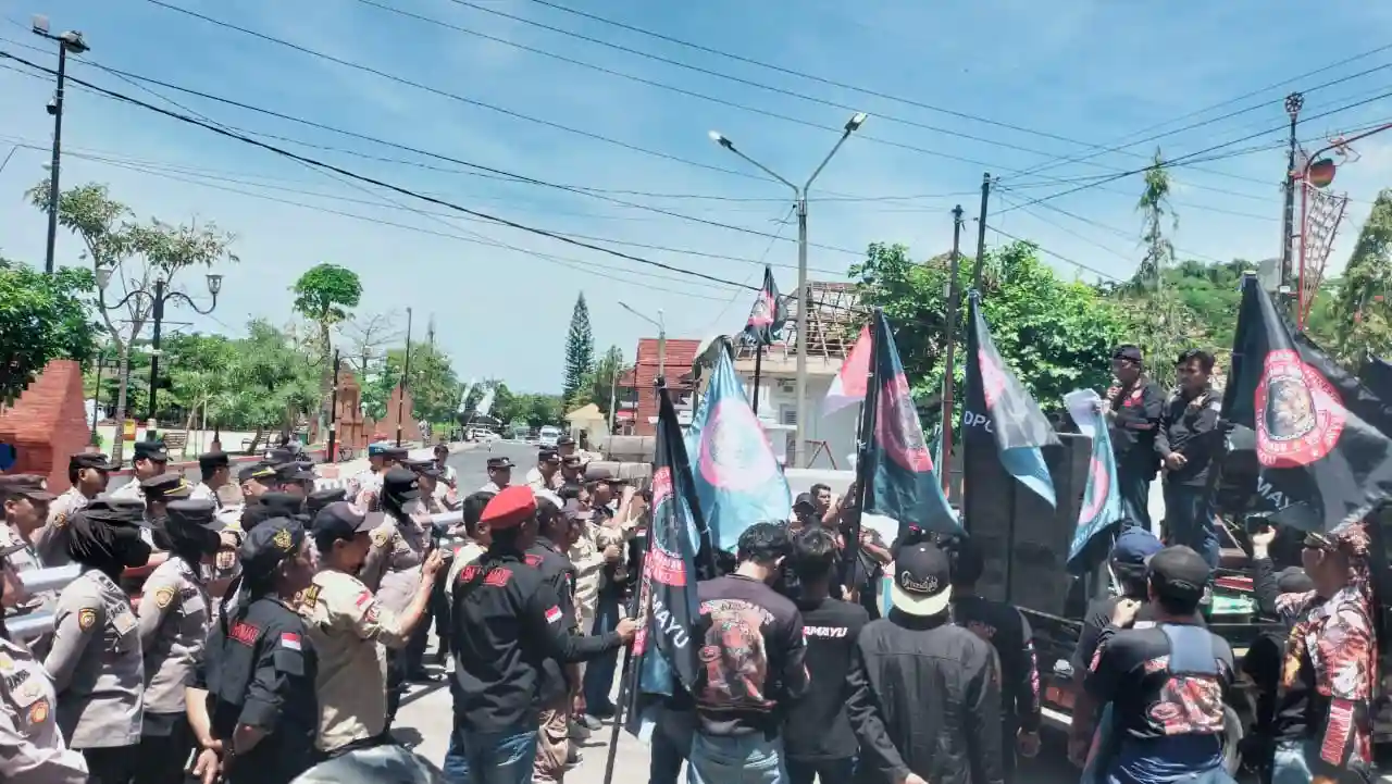 lsm harimau unjuk rasa