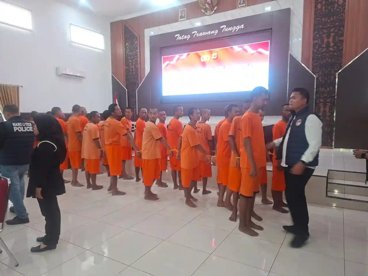 Polres Indramayu Bekuk 32 Pengedar Narkoba: Sabu 128 Gram dan 5 Ribu Pil Diamankan