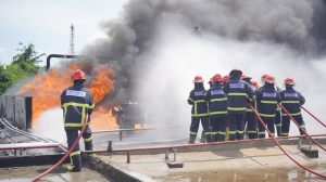 Kilang Pertamina Balongan Latih Pemadaman Kebakaran bagi Pekerja Patra Niaga JBB