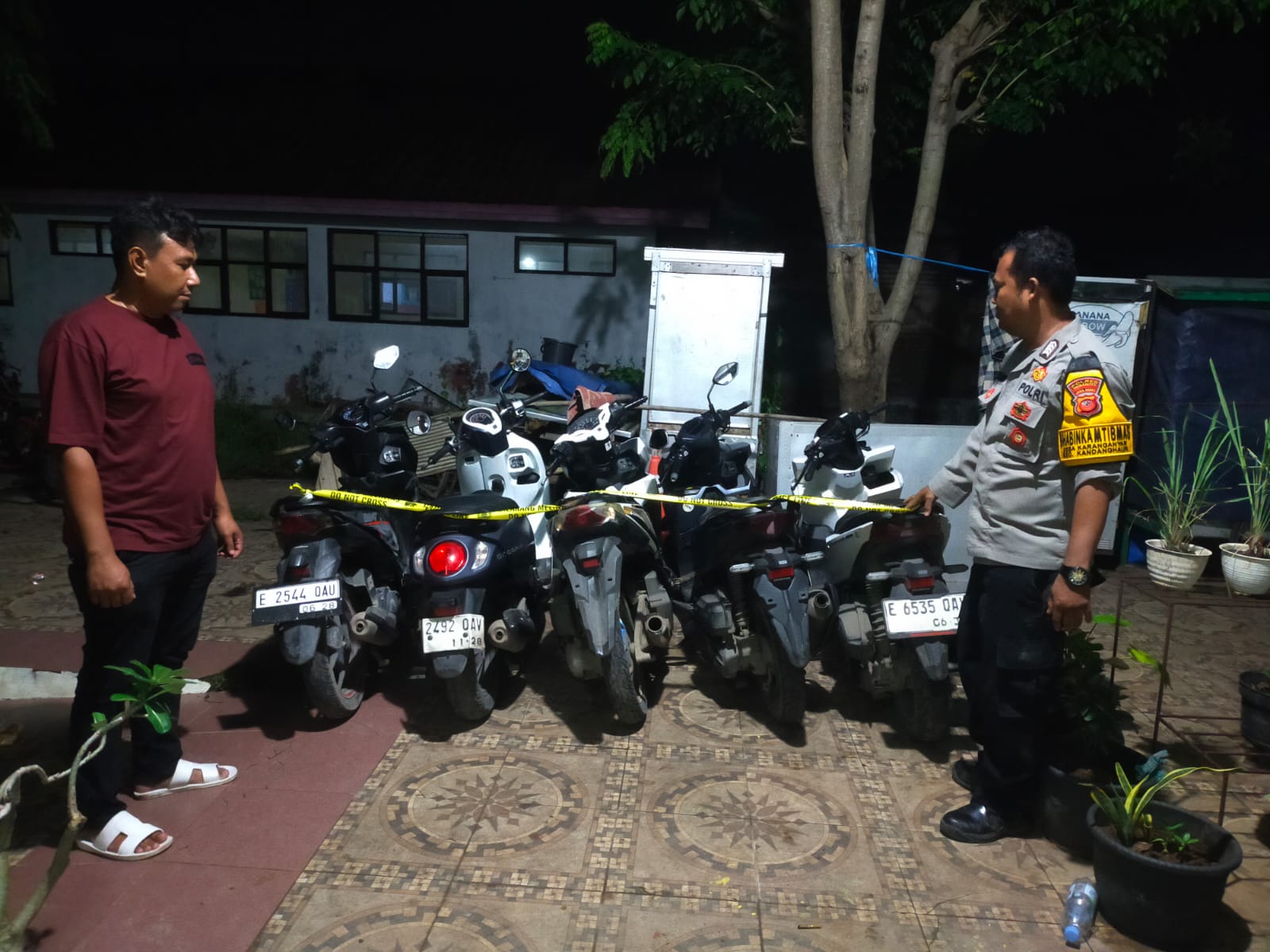 Patroli Dini Hari Polsek Kandanghaur Bubarkan Geng Motor Bersenjata Tajam di Parean Girang Indramayu