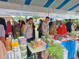 Pasar Murah di Polres Indramayu Diserbu Warga, Stok Sembako Nyaris Habis