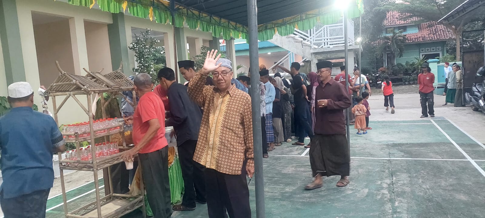 Dr. H. Sanuri Gelar Buka Puasa Bersama Warga Sliyeg, Silaturahmi Ramadan Makin Erat