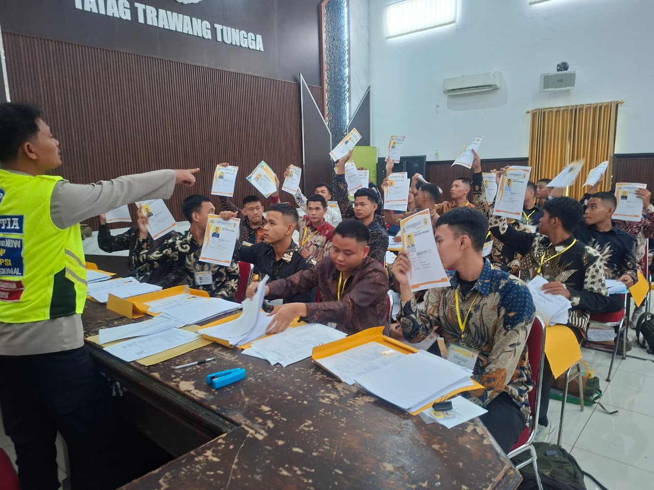 Pendaftaran Polri 2026 di Indramayu Membludak, 131 Peserta Lolos Verifikasi Administrasi Awal
