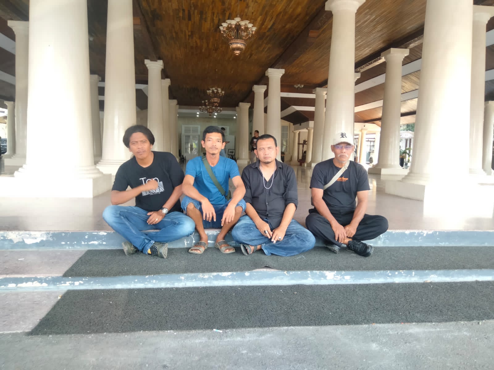 Sengketa Lahan Perhutani Indramayu Memanas, Petani Tuding Ada Campur Tangan Keluarga Pejabat