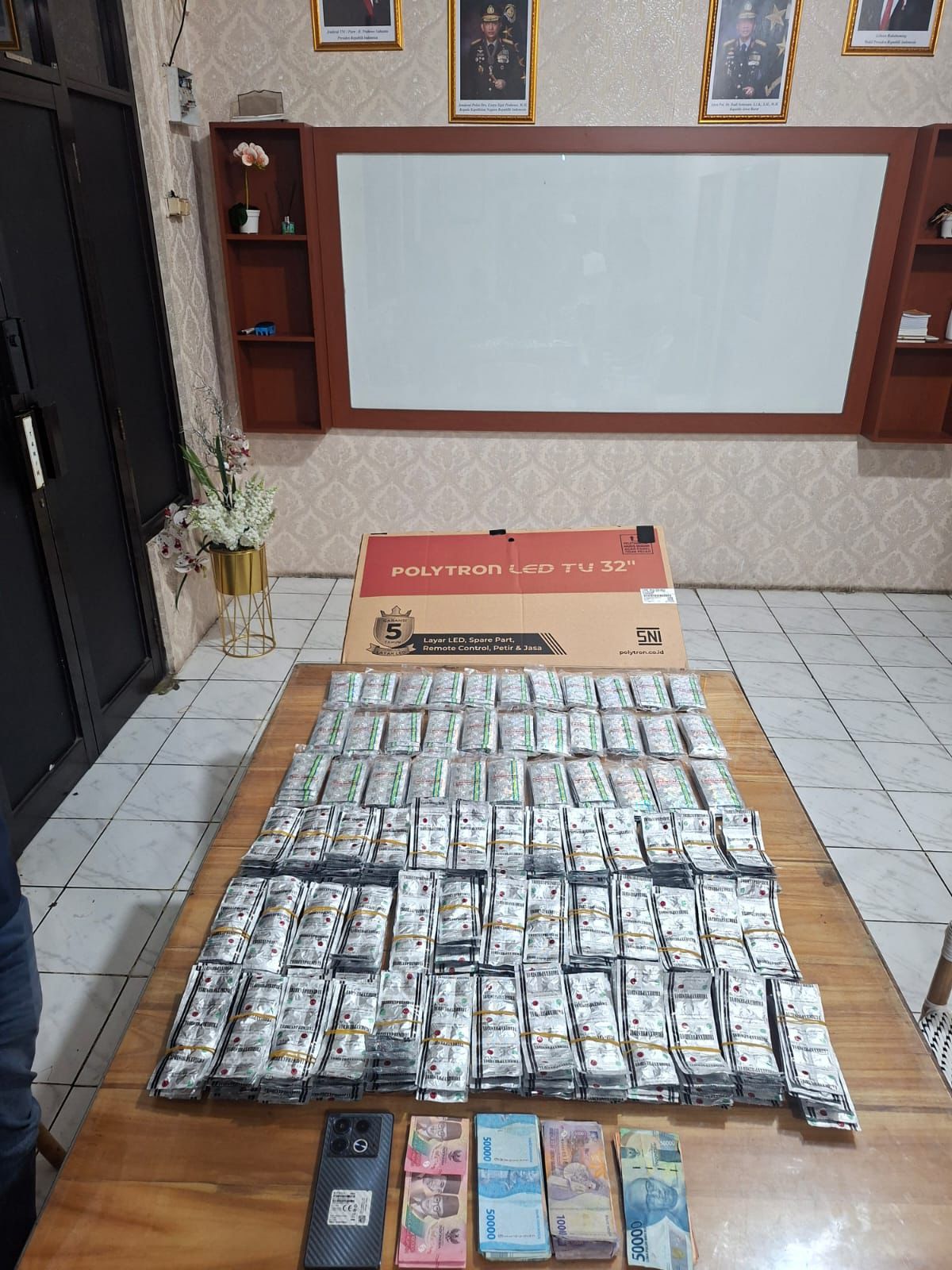 Satresnarkoba Polres Cirebon Bongkar Gudang Obat Farmasi Ilegal